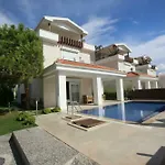 Lydia Villa