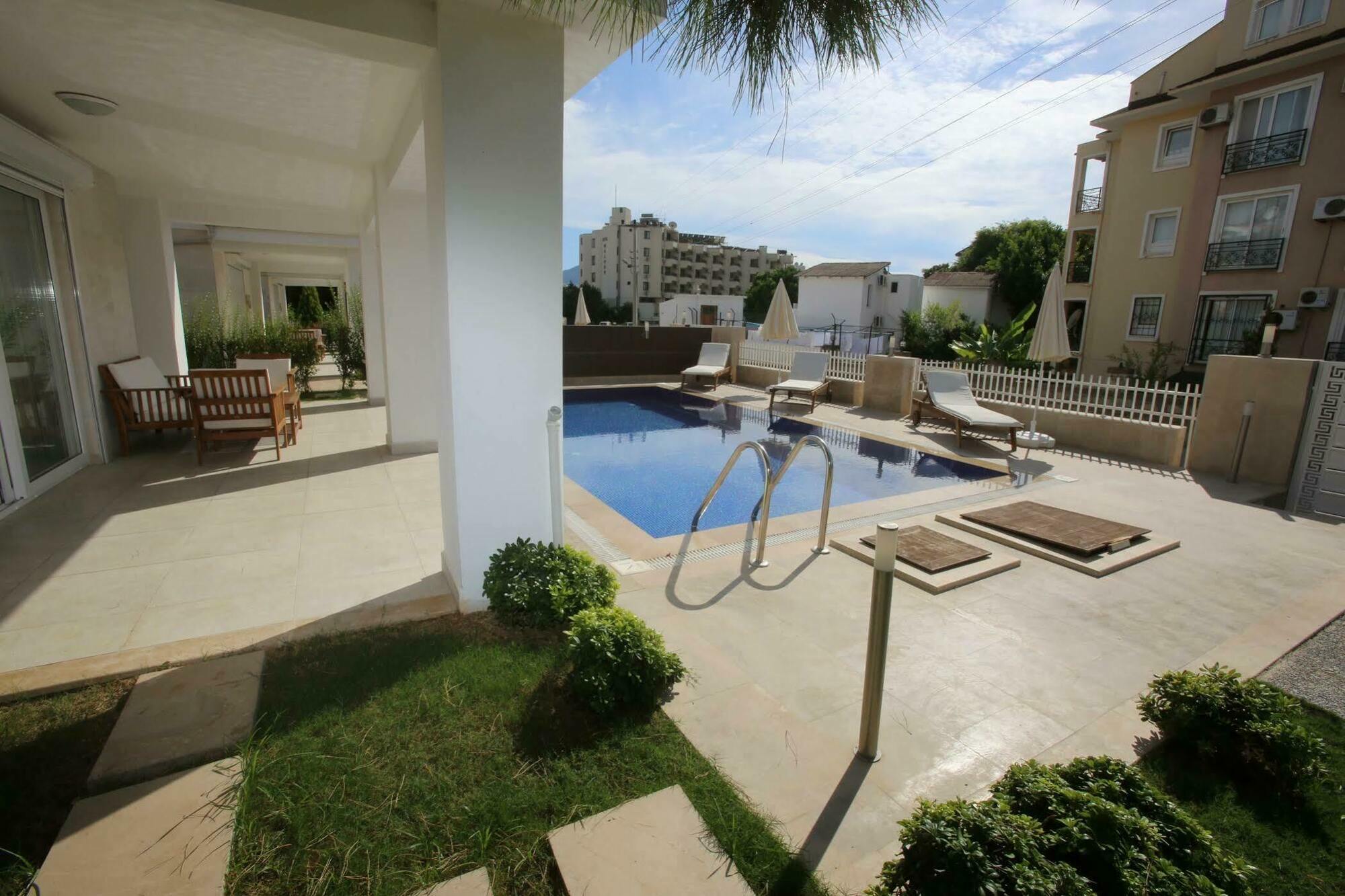 Lydia Hotel *